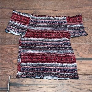 Rue 21 Maroon & Black Cropped Shirt👕